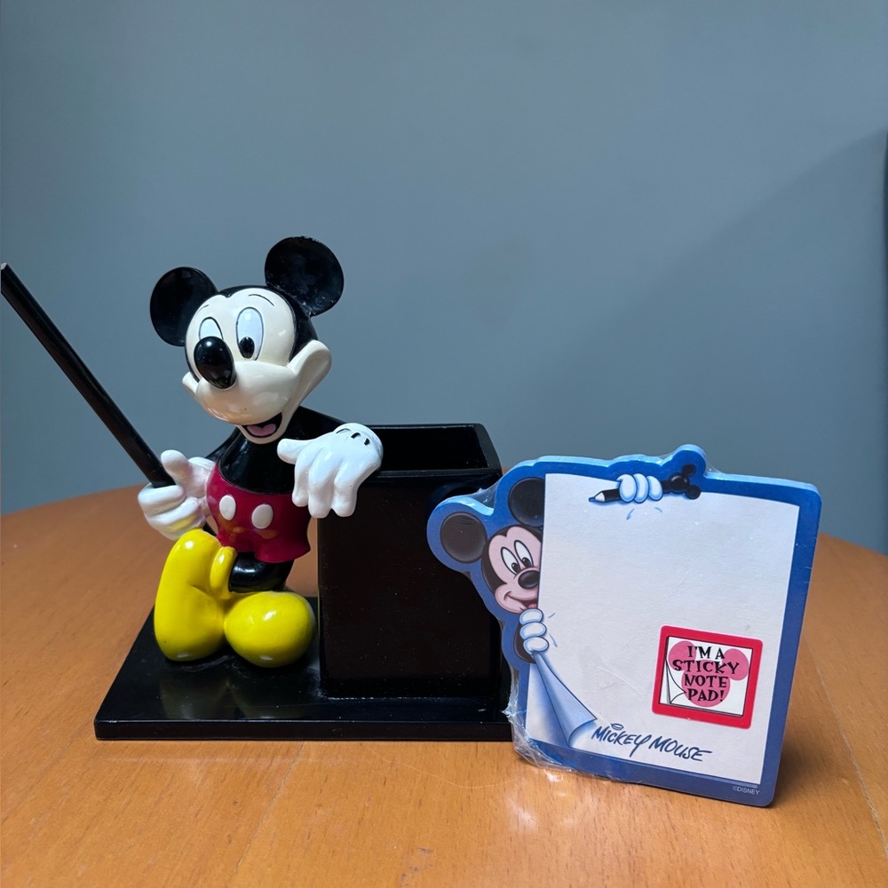 Vintage Mickey Mouse pencil/pen holder & note pad